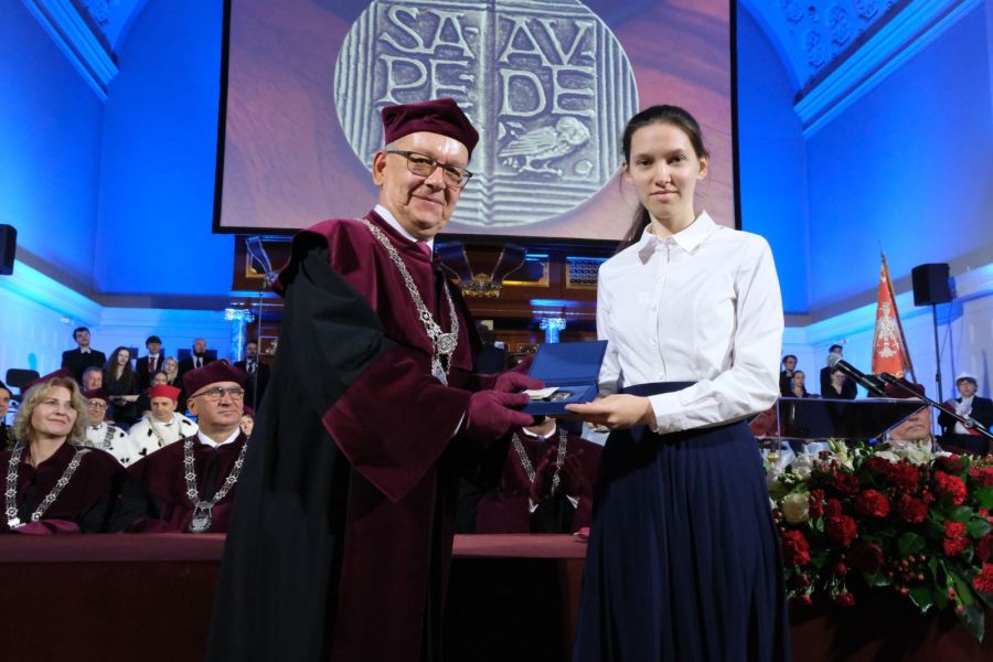 absolwentka z nagrodą
