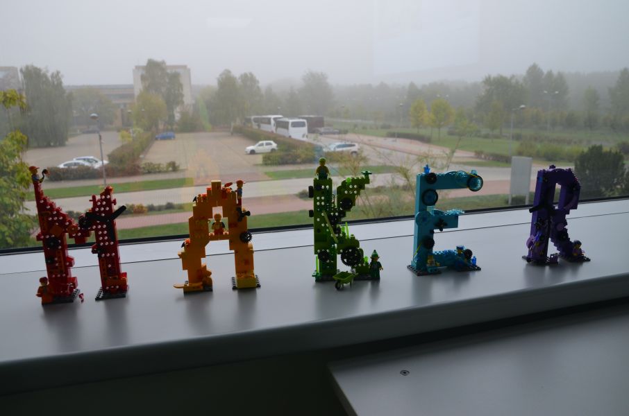 napis maker z klocków