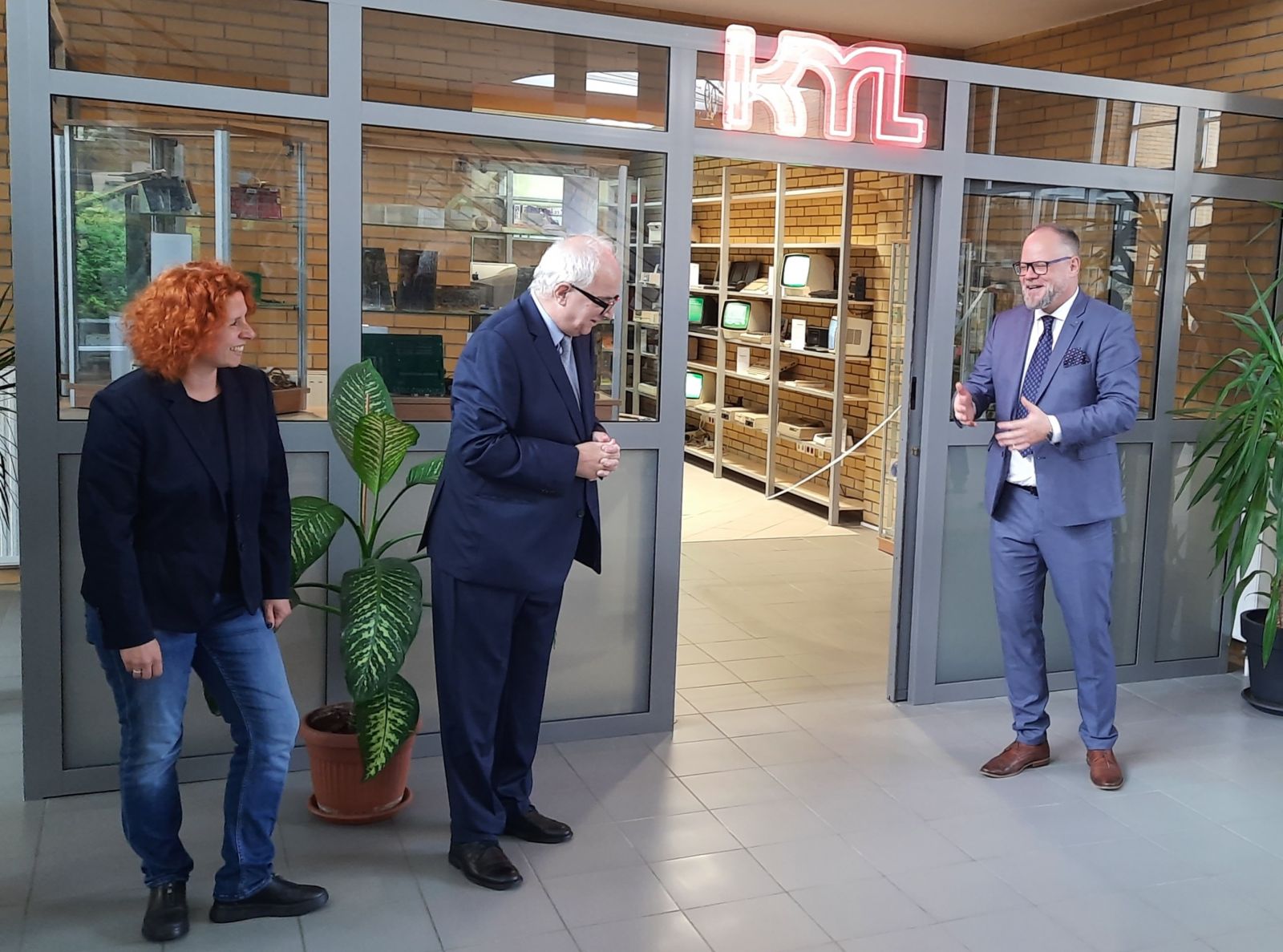Dziekan Dyczkowski, dr Kaczmarek, Zdzisława Gierszal podczas otwarcia KML