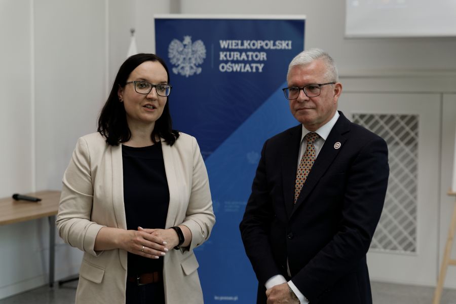 dr Edyta Juskowiak oraz przedstawiciel Kuratorium Oświaty